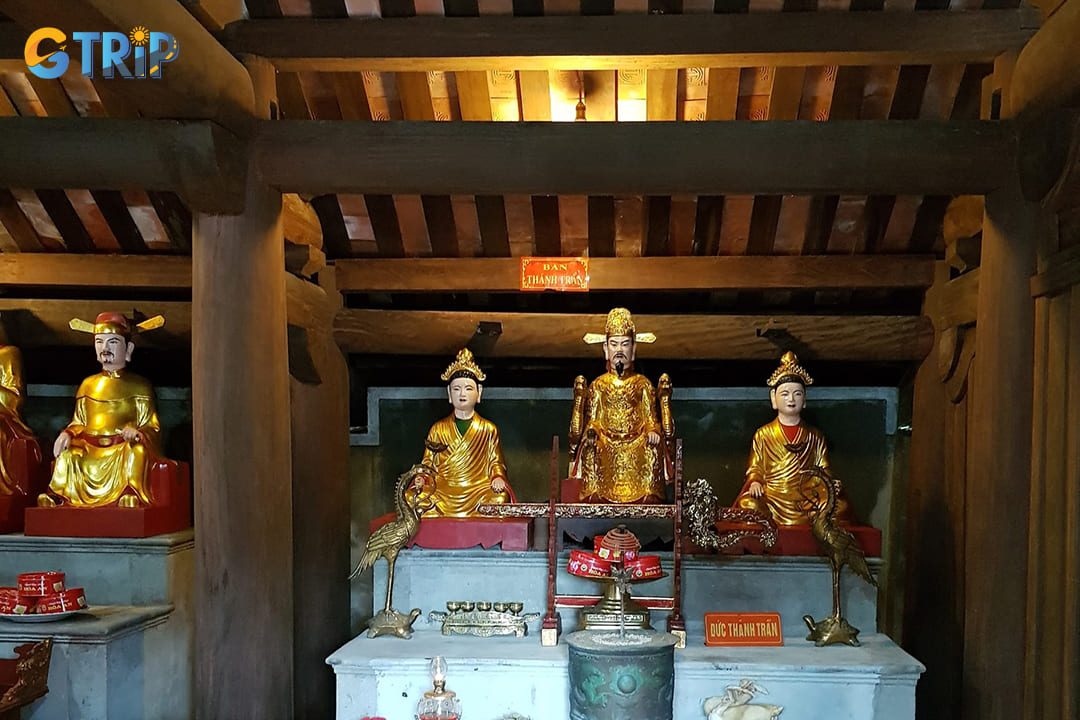 This place is dedicated to the veneration of ancestors who have contributed to the development of Buddhism