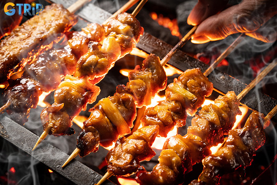 Thit xien nuong feature marinated meat charred over charcoal and served with pickles, dipping sauce, or tucked into fresh banh mi for a flavorful street bite