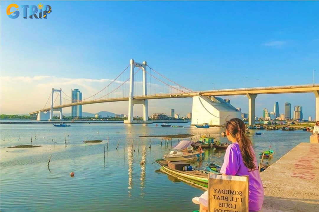 Thuan Phuoc Embankment offers diverse river-meets-sea fishing near downtown, with varied catches and a stunning city-ocean backdrop