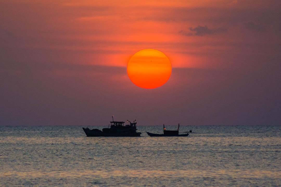 Xuan Thieu Beach: Travel Guide, Things to Do & How to Get There