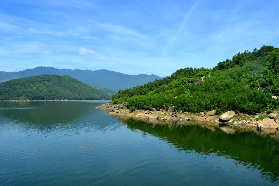 Dong Xanh - Dong Nghe Lake: Travel Guide, Things to Do & How to Get There