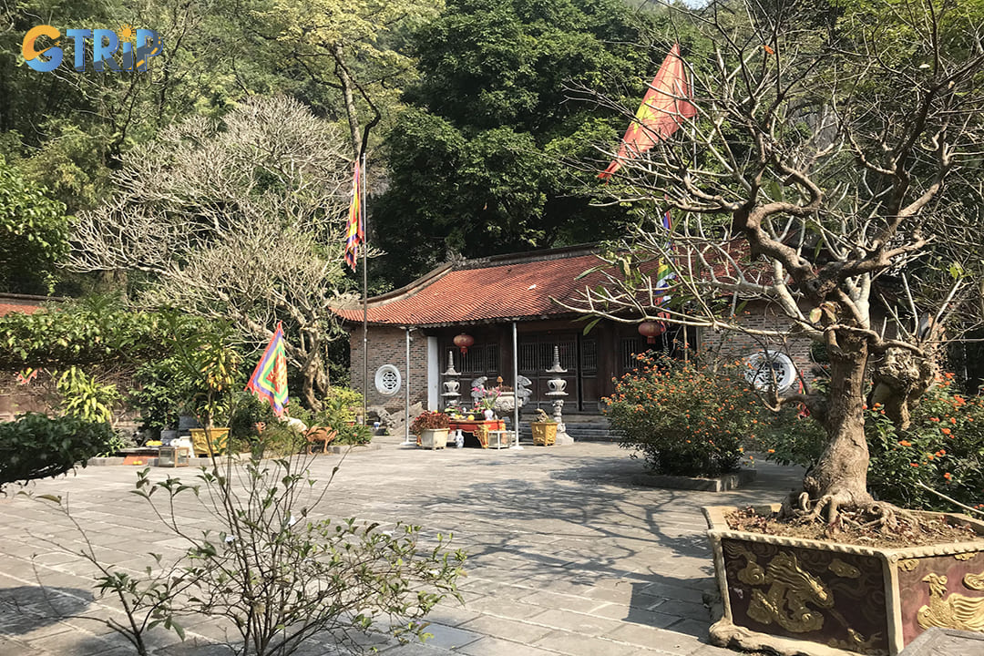 Landscape inside Thung La Temple