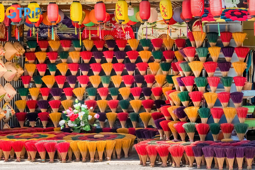 Thuy Xuan incense is an iconic part of Hue's rich cultural fabric, renowned for its deep-rooted history and unique craftsmanship
