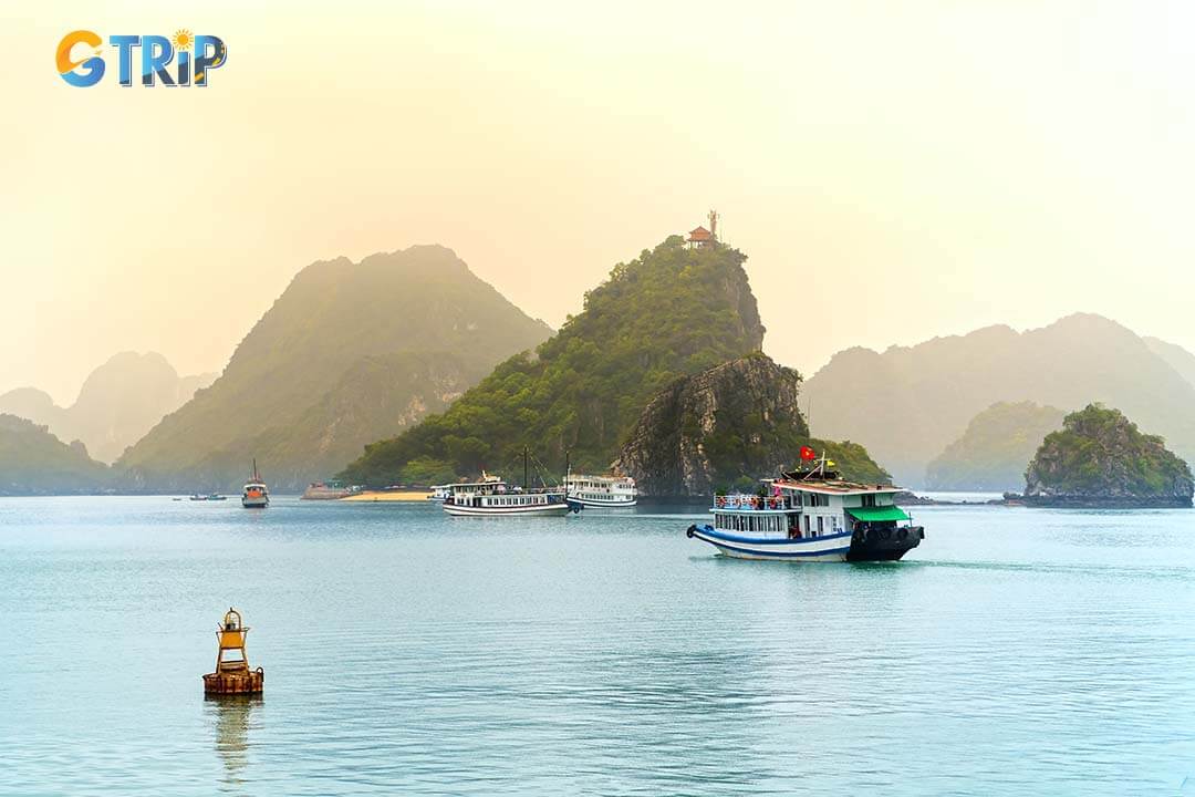 Ti Top Beach offers swimming, sunbathing, water sports, and a breathtaking panoramic view of Ha Long Bay from Ti Top Mountain