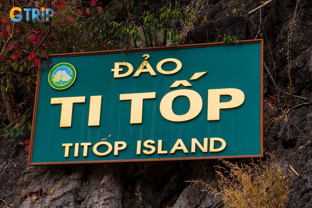 View of the sign of Ti Top Island</i>