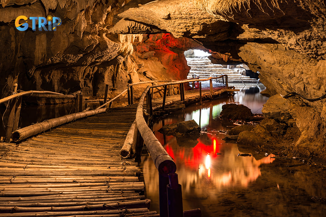 The bridge inside Tien Ca Cave is also an ideal place for you to take beautiful photos