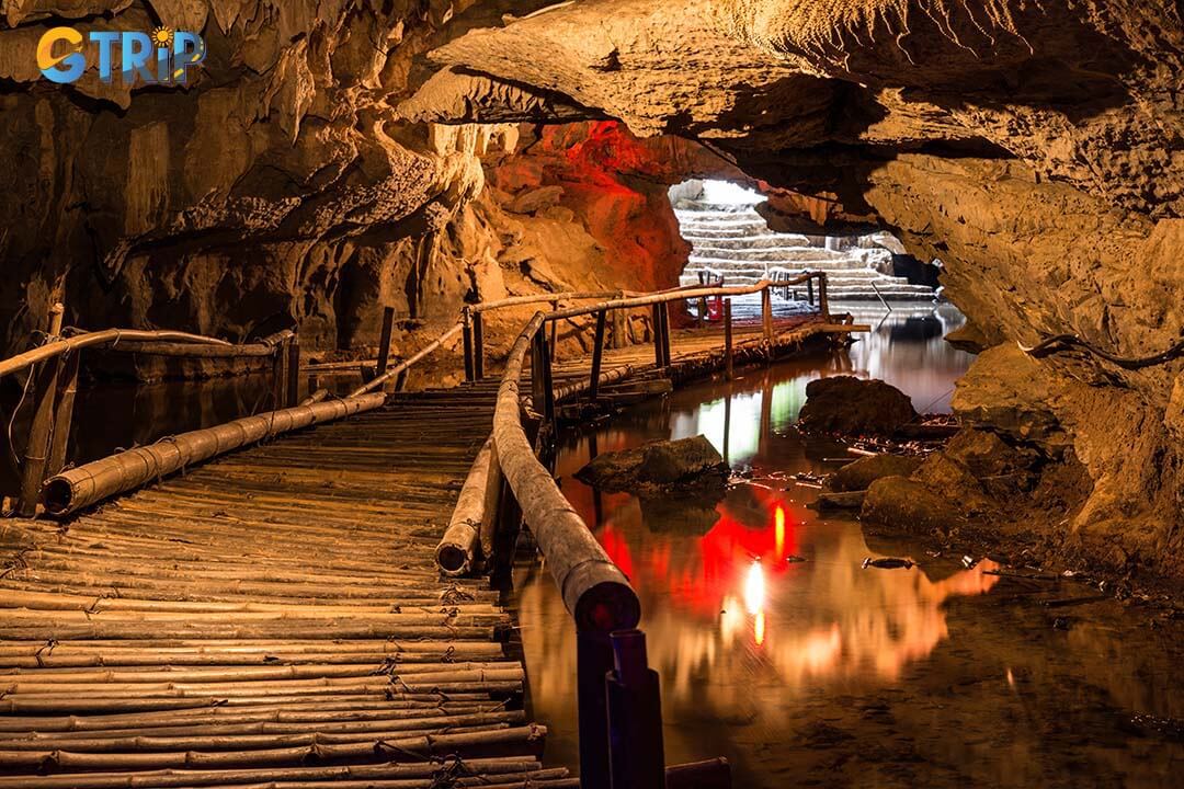 The path inside the Tien Ca Cave