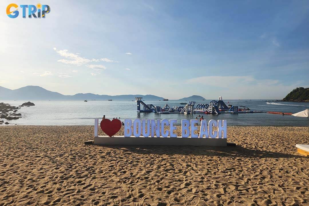 Tien Sa Beach gets its enchanting name from a local legend of fairies descending to its pristine shores, giving the bay a timeless sense of romance and mystique