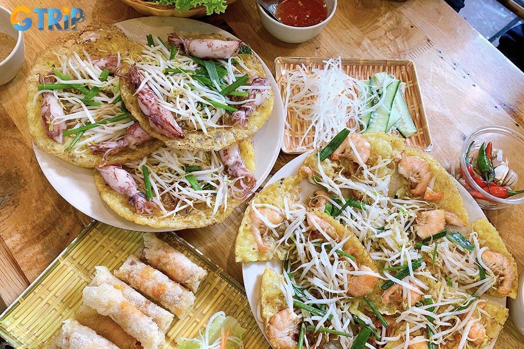 Tien Sa Beach pairs its peaceful seaside charm with a satisfying food experience, offering fresh, simply cooked seafood by the shore