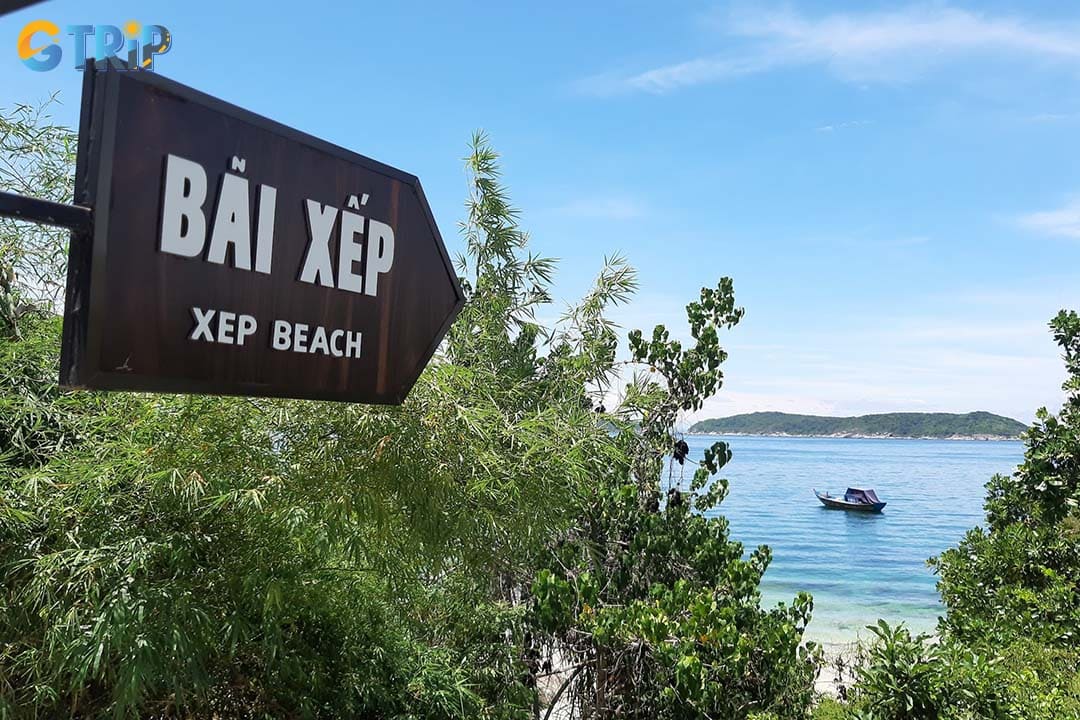 To reach Bai Xep Beach, you have to reach Cua Dai Port and then travel to Cham Islands