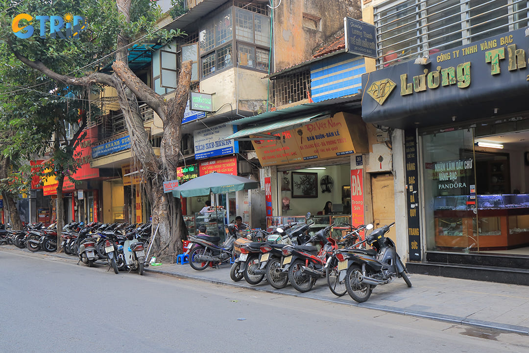 Today, Hang Bac Street remains Hanoi’s heart of jewelry commerce