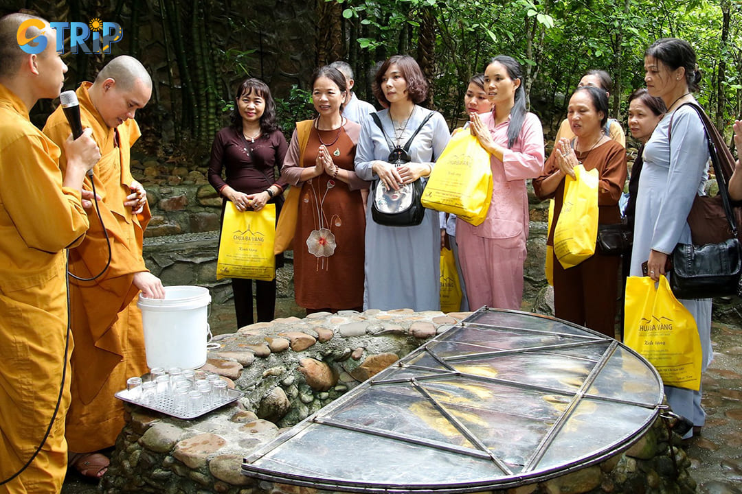 Tourists are visiting the Godly Well in the pagoda