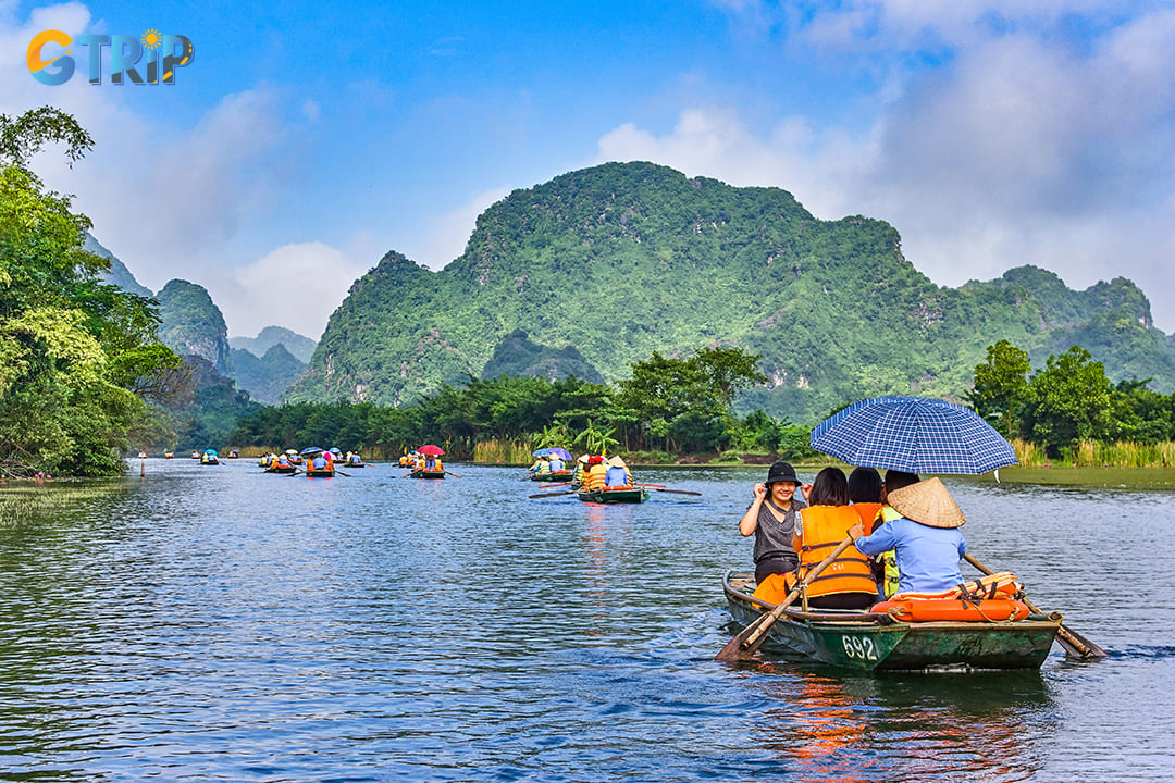 Tourists going on a boat tour in Trang An