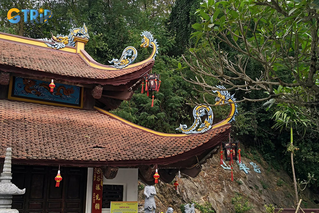 Traditional Vietnamese style of the Non Nuoc Pagoda's architecture