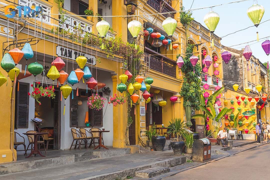 Tran Phu Street becomes a central stage for the Hoi An Ancient Town Lantern Festival, and during the full moon time
