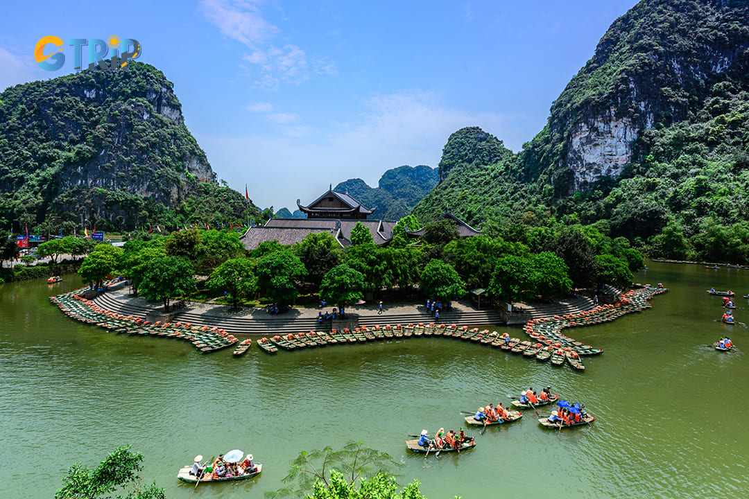 Trang An is always an ideal place for tourists visiting Ninh Binh