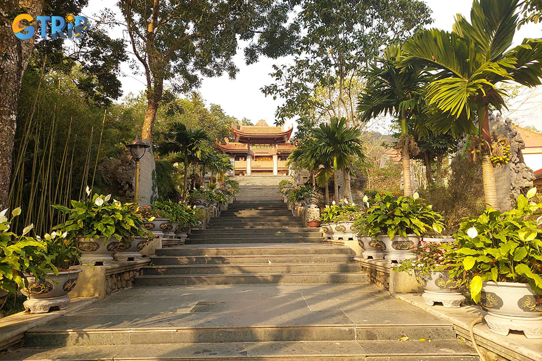 Travelers can reach Truc Lam Yen Tu Zen Monastery from various starting points