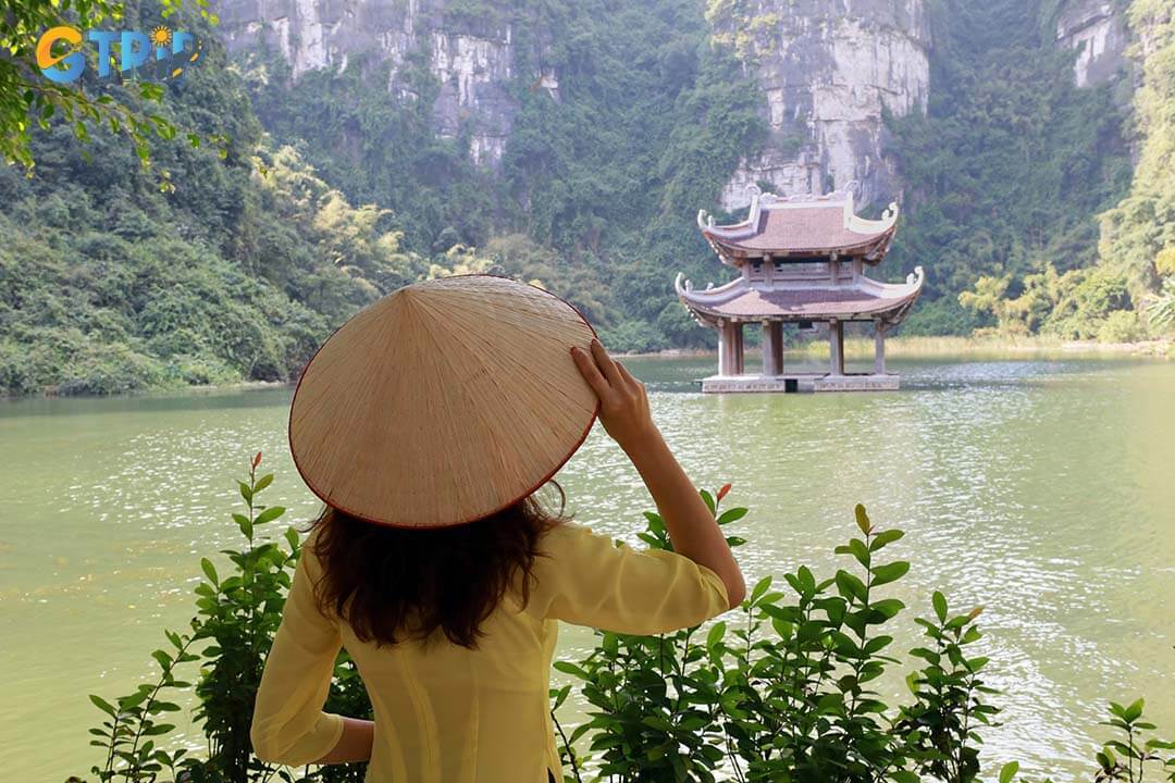 Travelers in Ninh Binh often overlook weather-appropriate clothing, leading to discomfort in heat, cold, or rain