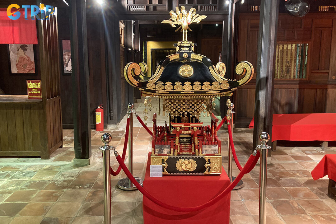 Traveling from downtown Da Nang to Hoi An takes about 40-50 minutes along scenic coastal roads, making it an easy and pleasant trip by motorbike or taxi