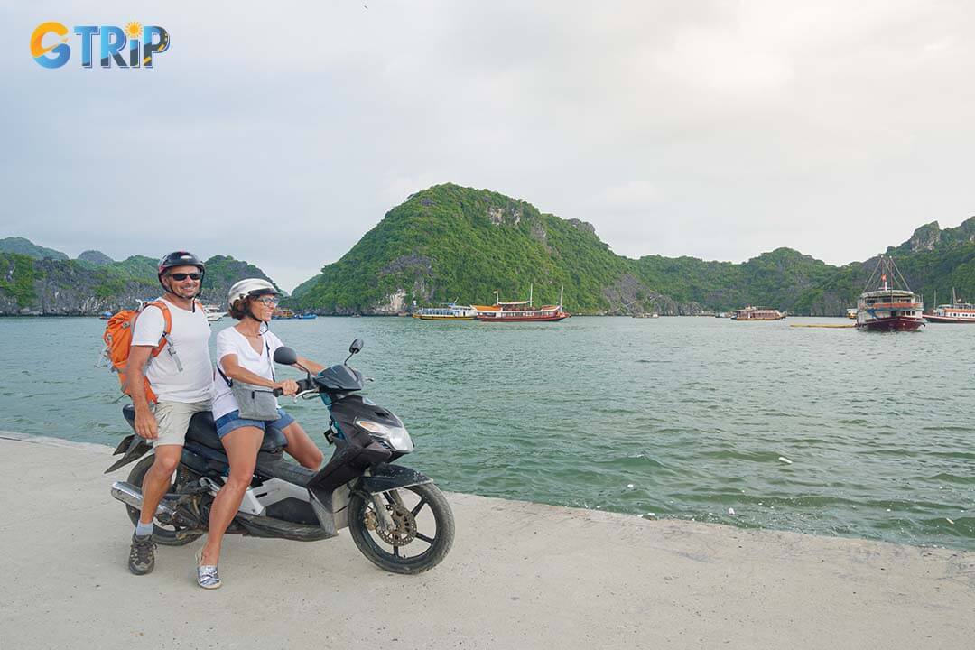 There are many options for traveling to Ha Long Bay by motorbike