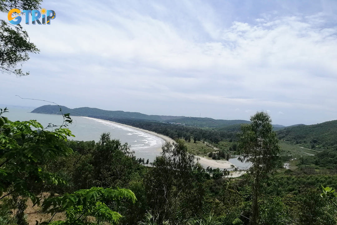 Trekking to see the full view of Ngoc Vung Beach