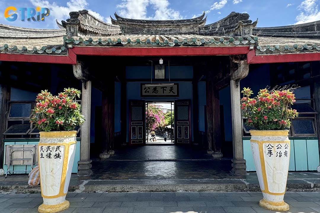 Trung Hoa Assembly Hall or Chinese Assembly Hall in Hoi An serves as a "common house" for Chinese immigrants from many regions