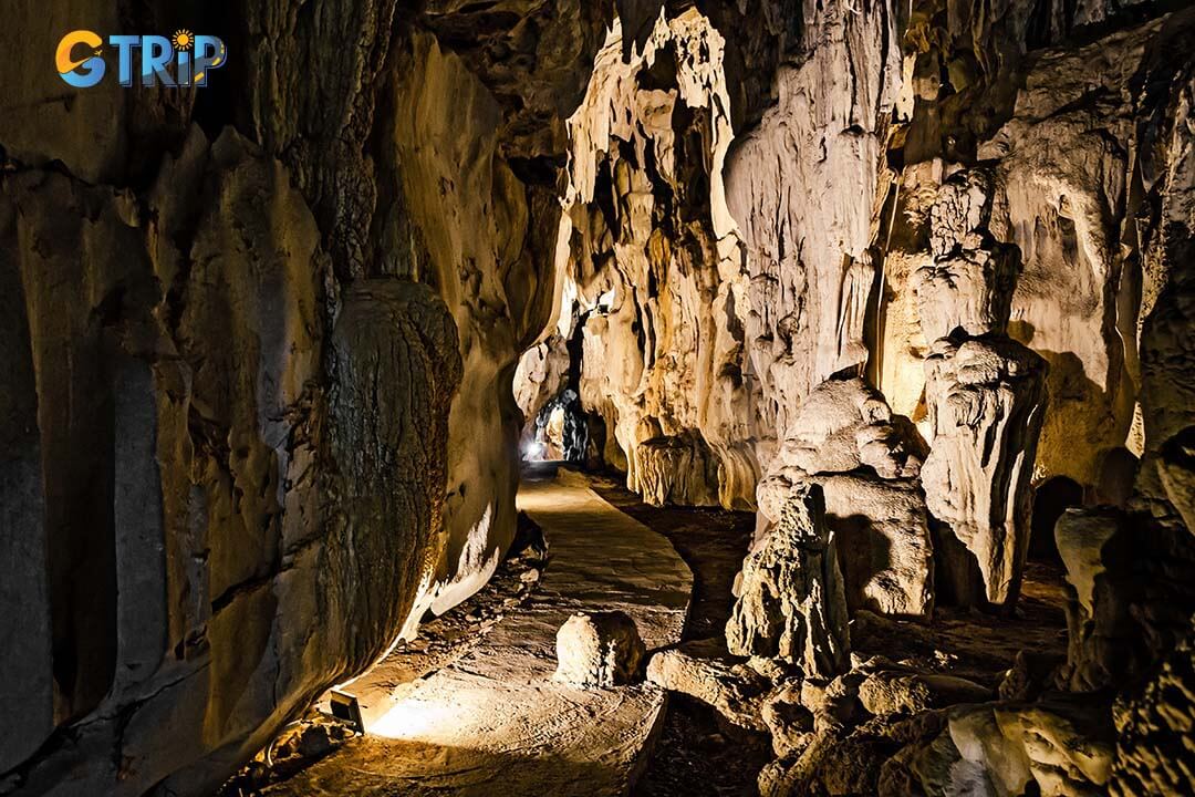 Trung Trang Cave offers a unique adventure, combining hiking trails with a fascinating limestone tunnel system