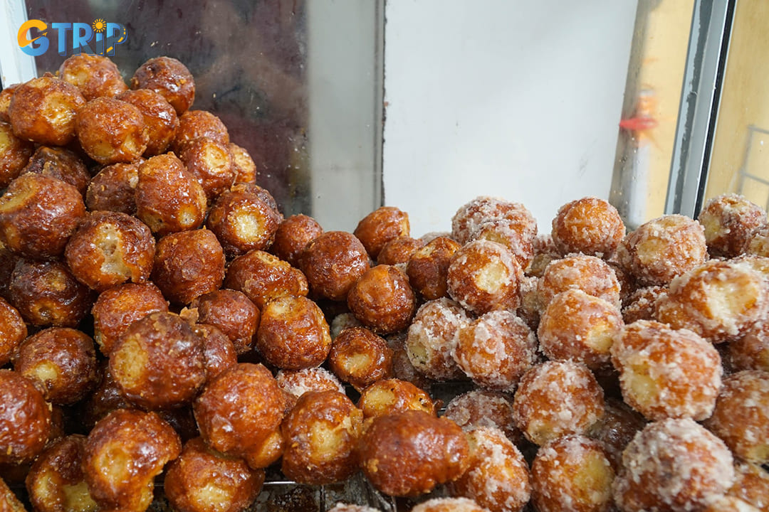 Tucked away on Tran Xuan Soan Street, this unassuming fried cake vendor has become a neighborhood institution