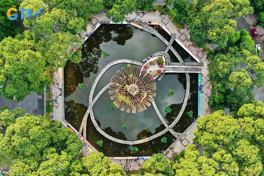 Turtle Lake’s architecture is often viewed through a feng shui perspective, with its symbolic design serving as both a visual masterpiece and a spiritual safeguard linked to the dragon’s tail legend