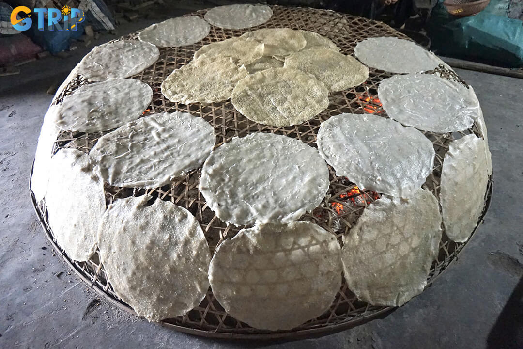 Tuy Loan is renowned for its traditional rice paper, where visitors can witness the centuries-old craft of grinding rice, steaming thin sheets, and grilling them over charcoal