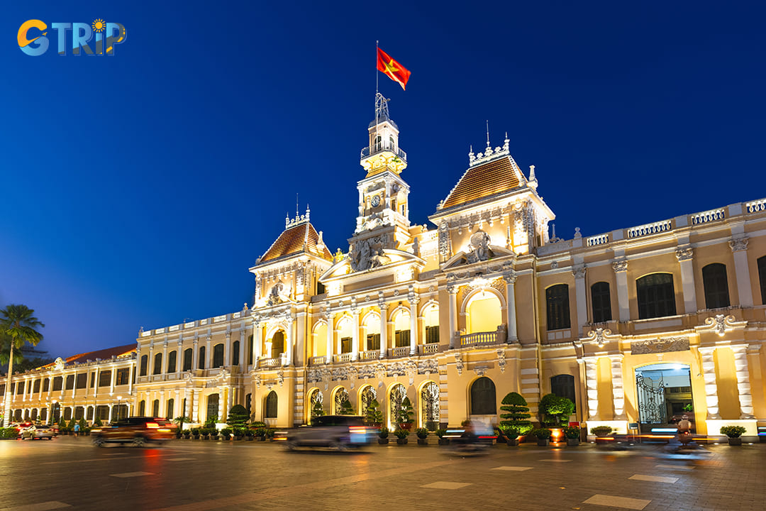 Using public buses is a budget-friendly way to reach Ho Chi Minh City Hall