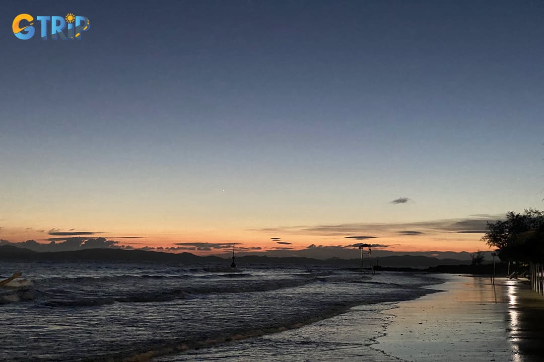 Van Chay Beach is accessible via Ao Tien Port in Van Don District