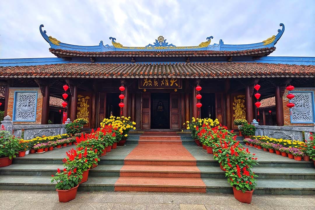 Van Duc Pagoda: Travel Guide & Things to Do in Da Nang City