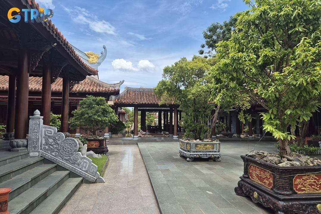 Van Duc Pagoda offers a serene setting to stroll or find a quiet corner to sit, relax, and meditate away from the city’s noise