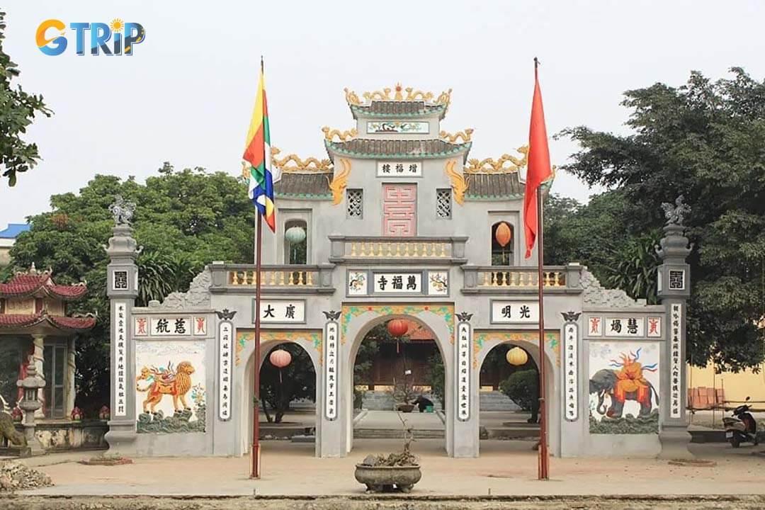 Van Phuc Pagoda is a peaceful centuries-old temple near the silk village, known for its traditional architecture, serene courtyard, and spiritual atmosphere