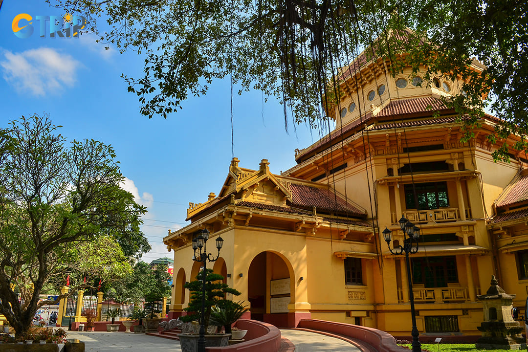 Vietnam National Museum of History houses an impressive collection of artifacts chronicling Vietnam's development from prehistoric times