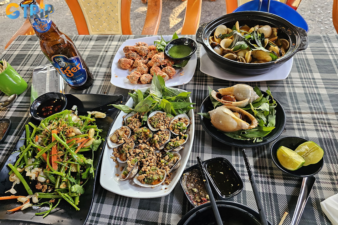 Vinh Khanh is Saigon’s snail kingdom, it is a haven where friends gather over endless snail dishes, cold beers, and vibrant street-side energy