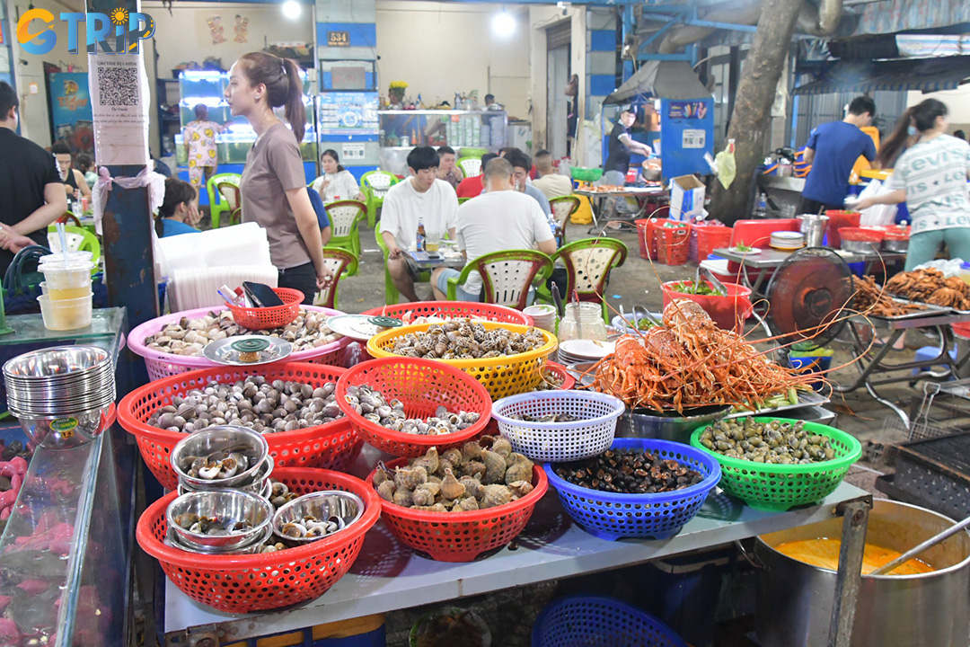 Vinh Khanh Street, the crown jewel of former District 4, is Saigon’s ultimate seafood hub, a lively 1km stretch where the city’s nightlife and flavors come alive