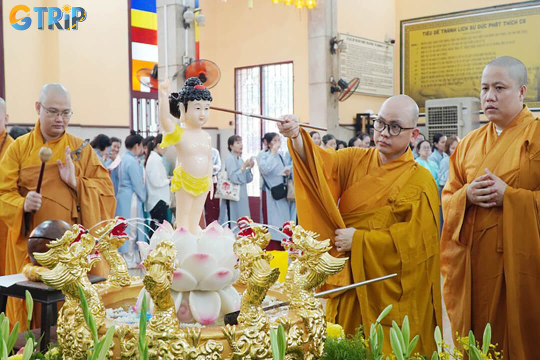 Visit Xa Loi Temple during major festivals like Vesak or Vu Lan to witness vibrant ceremonies, lanterns, and heartfelt devotion that bring Saigon’s Buddhist spirit to life
