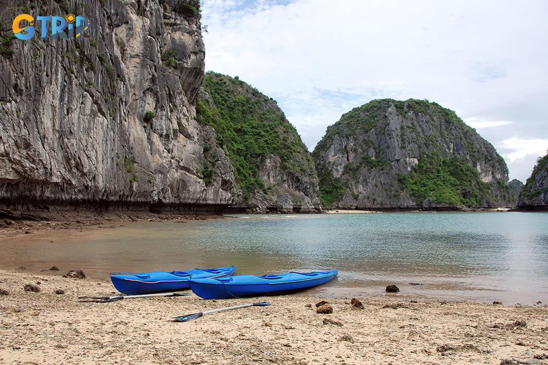 Visiting Ha Long Bay in September offers the perfect opportunity to unwind on its tranquil beaches