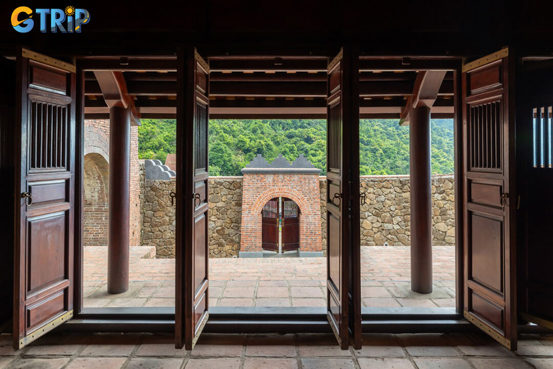 Visiting Hai Van Gate offers an immersive journey into the past, where restored fortifications and ancient stone paths vividly recreate the atmosphere