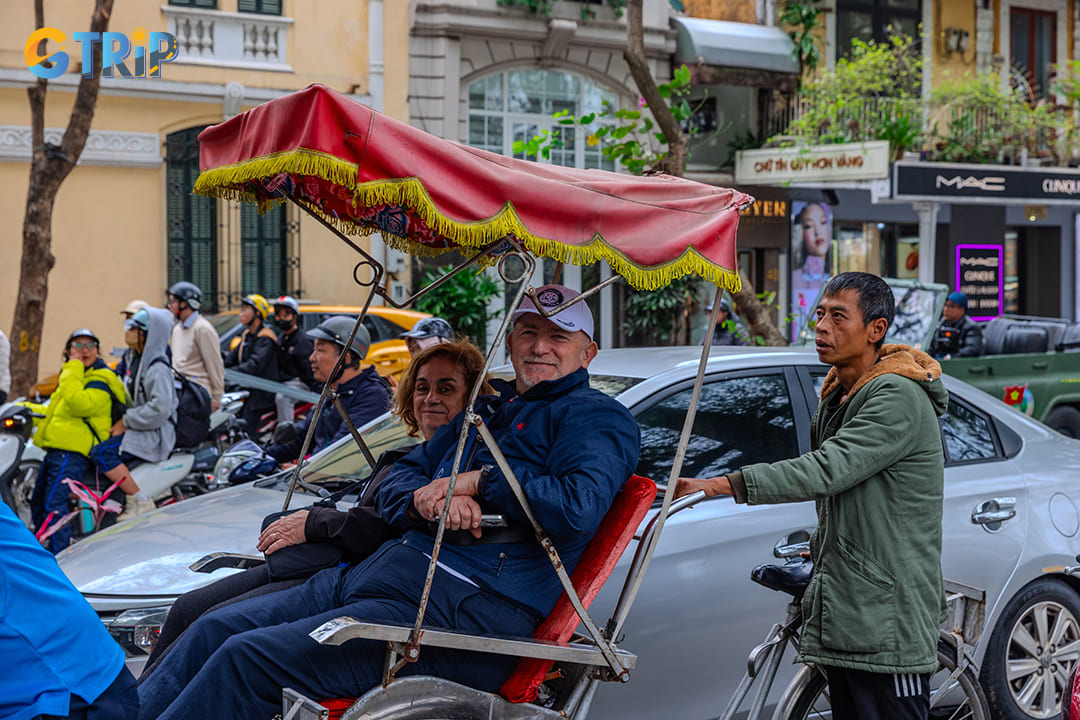 Visiting Hanoi in February requires some special preparation, particularly because of the Tet holiday and winter-to-spring transition weather