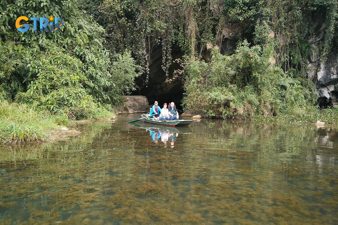 The winding rivers in Thung Nang with majestic views are ideal conditions for a boat tour