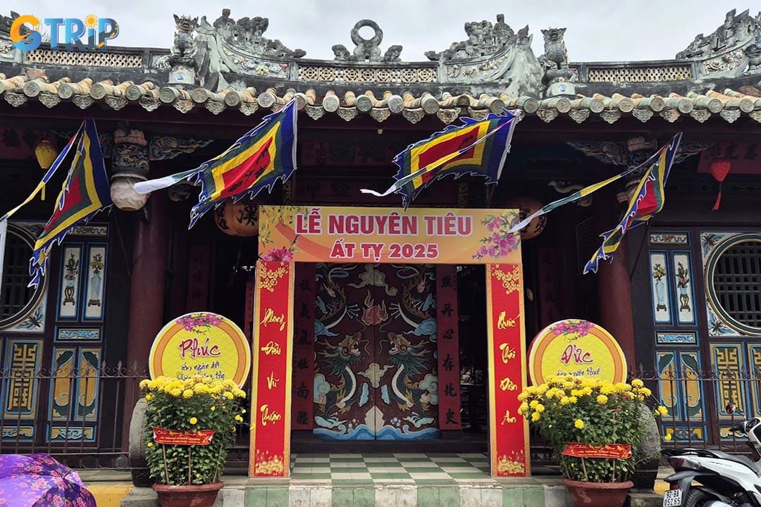 Visitors can experience Quan Cong Festival on the 24th day of the sixth lunar month and other festivals at Quan Cong Temple