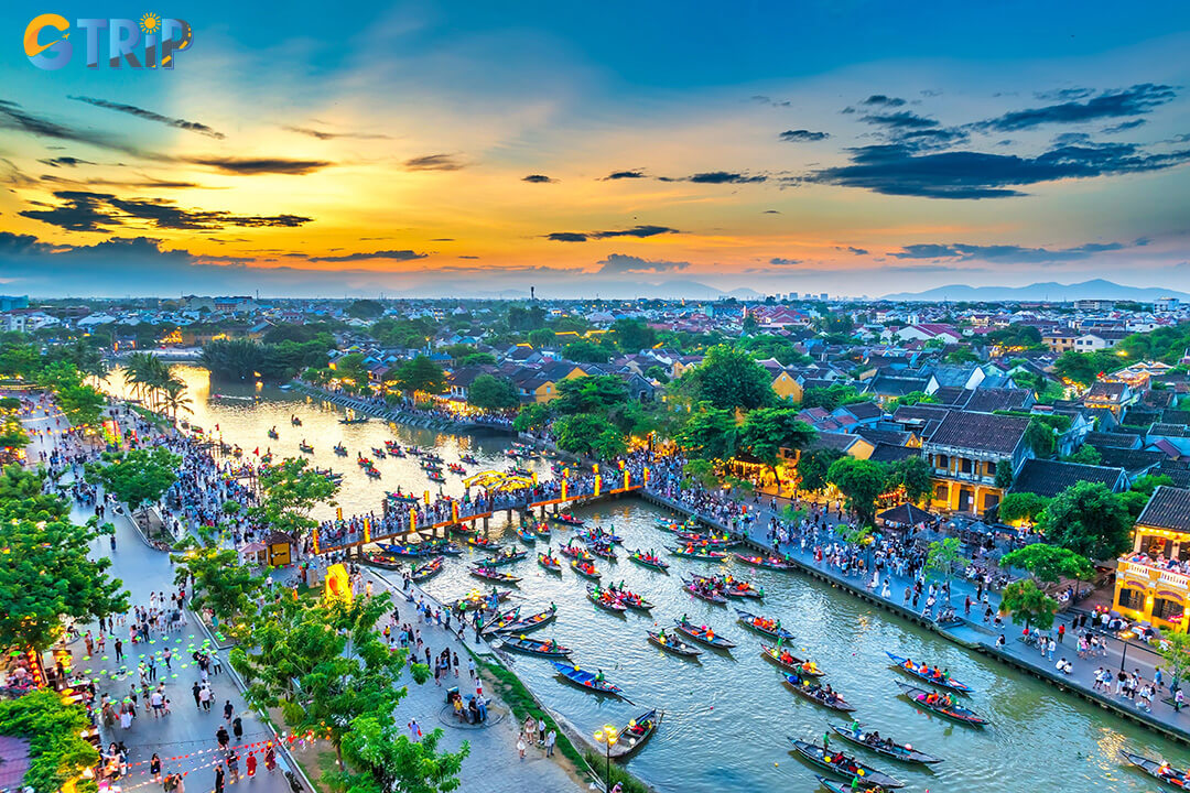 Visitors can reach the museum by walking, cycling, taxi, or motorbike, though vehicles must park outside the pedestrian zone of Hoi An Old Town
