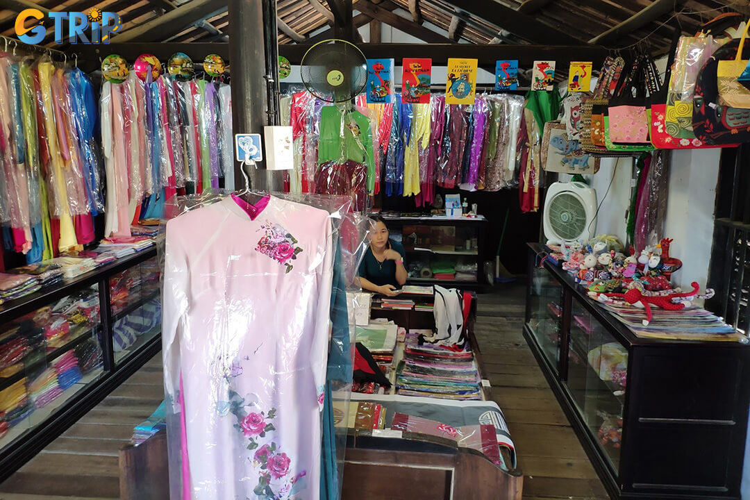 Visitors can watch artisans craft handmade souvenirs and support the family preserving this 240-year-old house