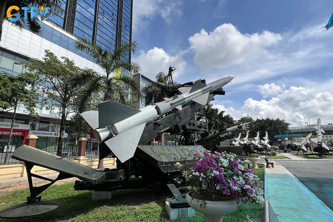 Visitors to the Vietnam People's Air Force Museum must follow important regulations covering conduct, prohibited items, dress code, photography, and operating hours.