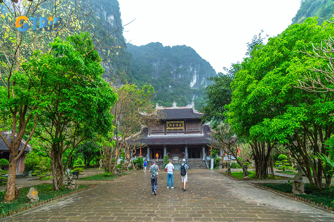 Entrance of Vu Lam Palace