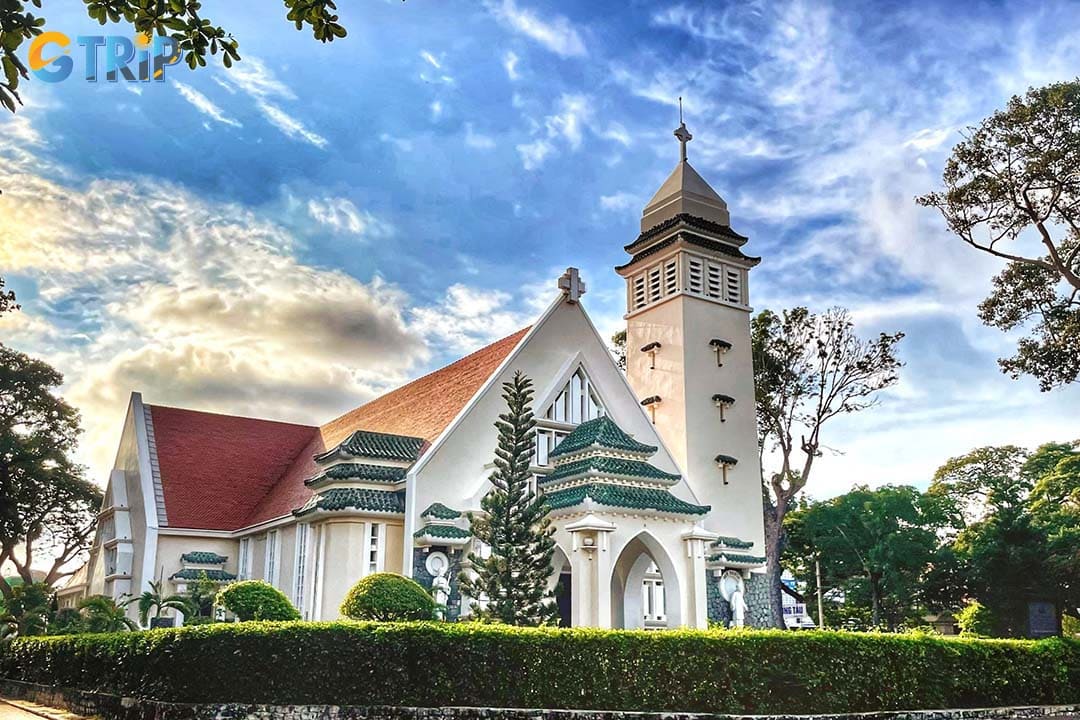 Vung Tau Church is a central city landmark that offers a calm, authentic glimpse into the daily faith and community life of local Catholics