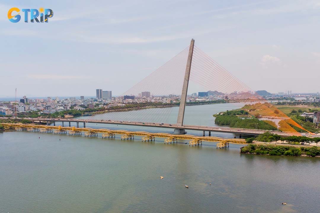Walking across the traffic-free Nguyen Van Troi Walking Bridge offers a relaxed stroll with panoramic views of the Han River, Dragon Bridge, and Da Nang skyline